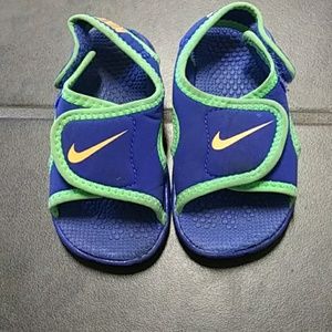 Nike sandals size 5 baby boy